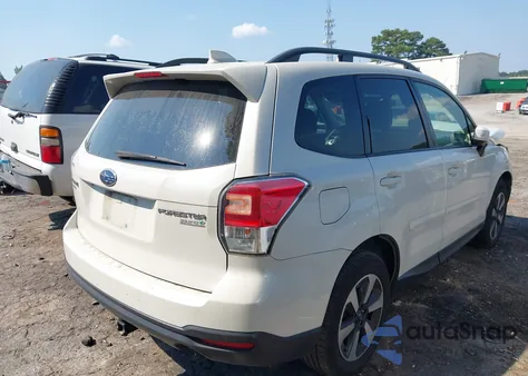 2017 Subaru Forester 2.5I Premium z USA, uszkodzony, nr VIN JF2SJAEC9HH551833